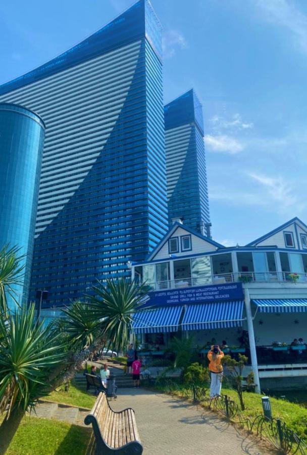 Batumi Beach Side & Sea View Aparthotel Zewnętrze zdjęcie